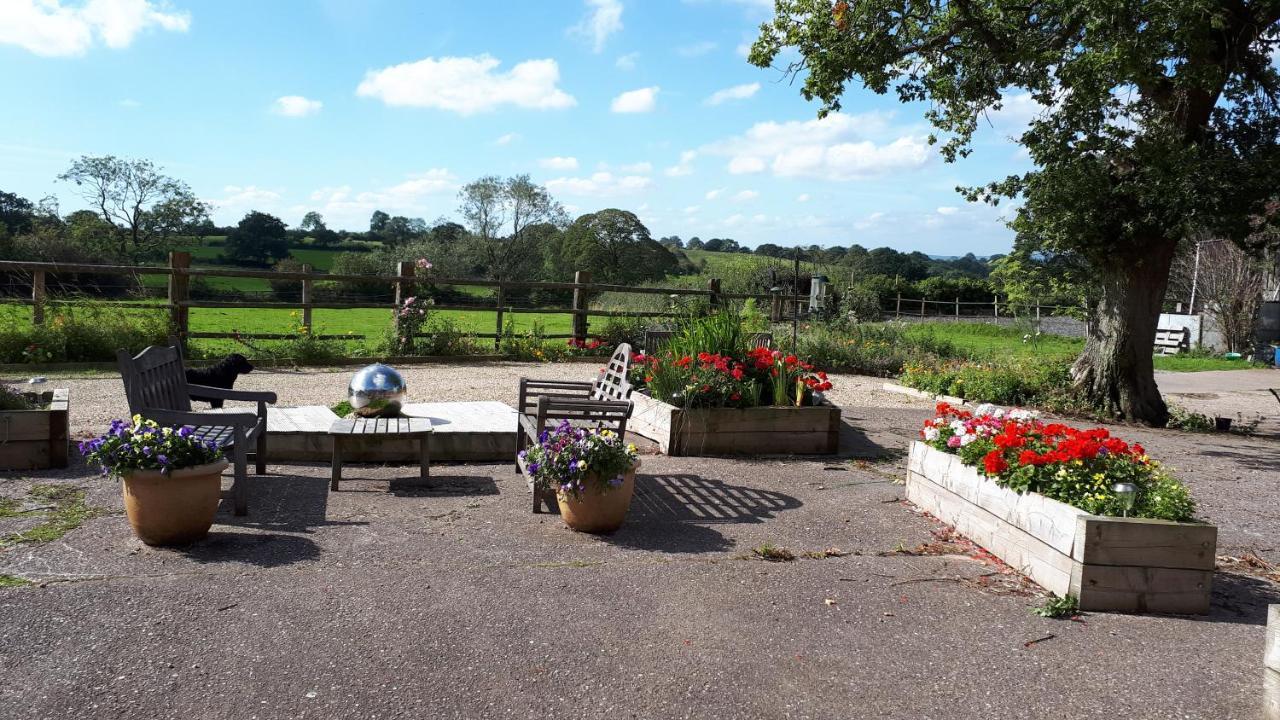 Highfields Farm B&B Stone  Buitenkant foto